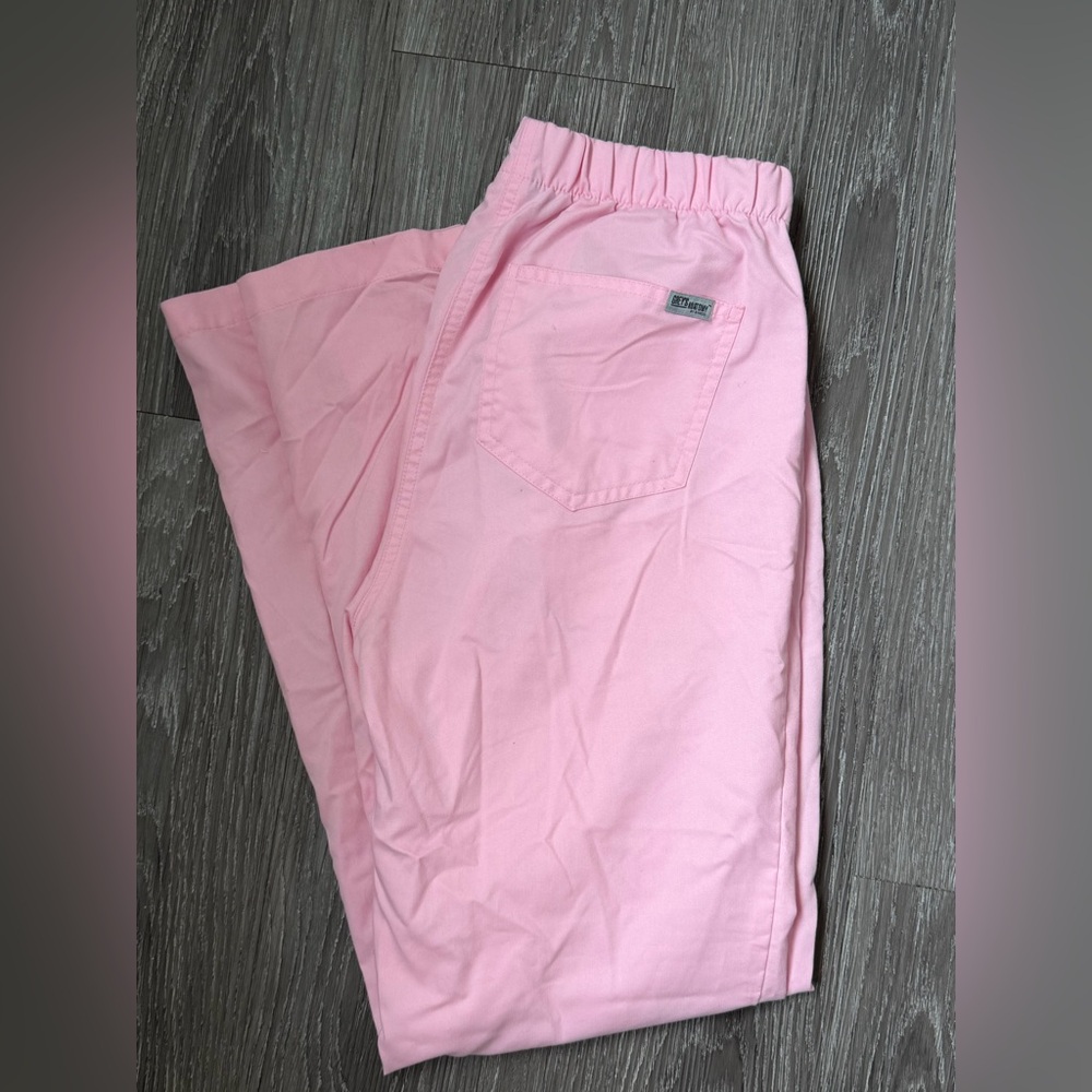 Baby pinks greys anatomy scrubs - Picture 3 of 5